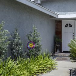 Triple Metal Daisy Wind Spinner Garden Stake