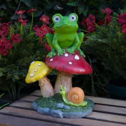 Solar Frog Sitting on Mushroom Statue with LED Lighted Eyes
